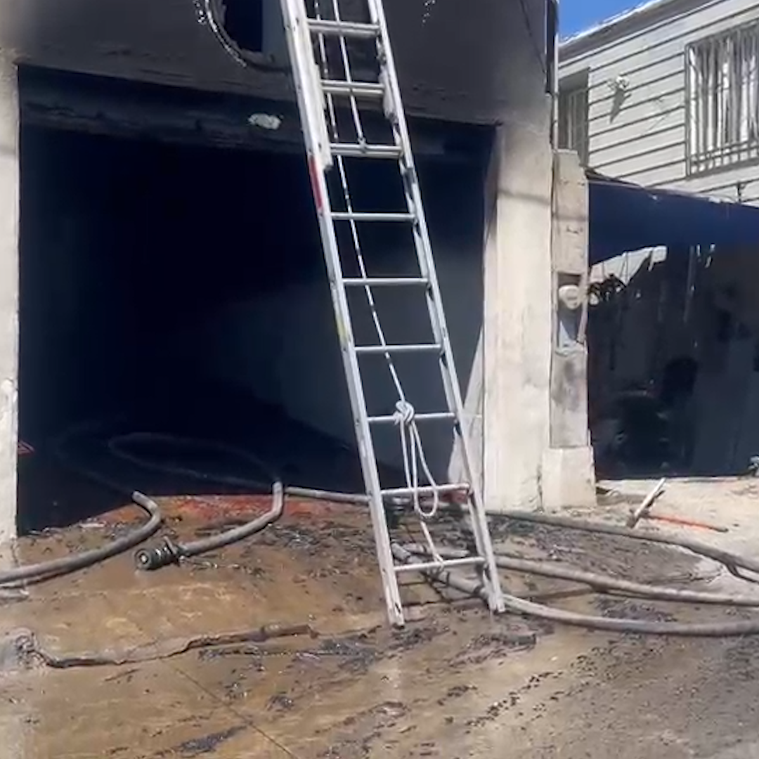 Tres Personas Afectadas tras Incendio en Vivienda de Rosarito, Baja California